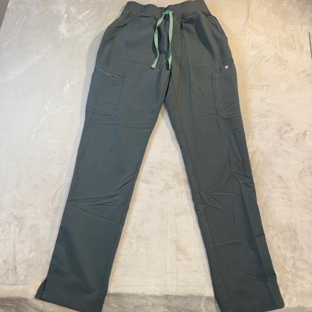 Figs HW Yola High Waisted Cargo Scrub Pants Green Small Tall 1000209